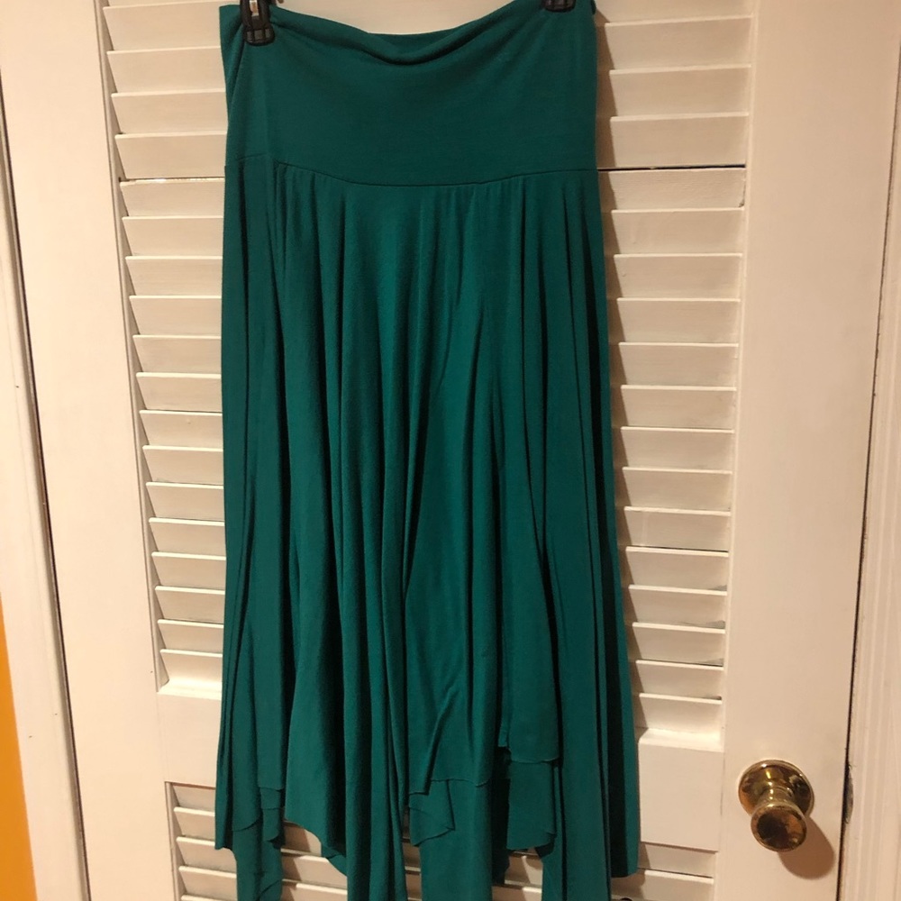 Green asymmetrical skirt.